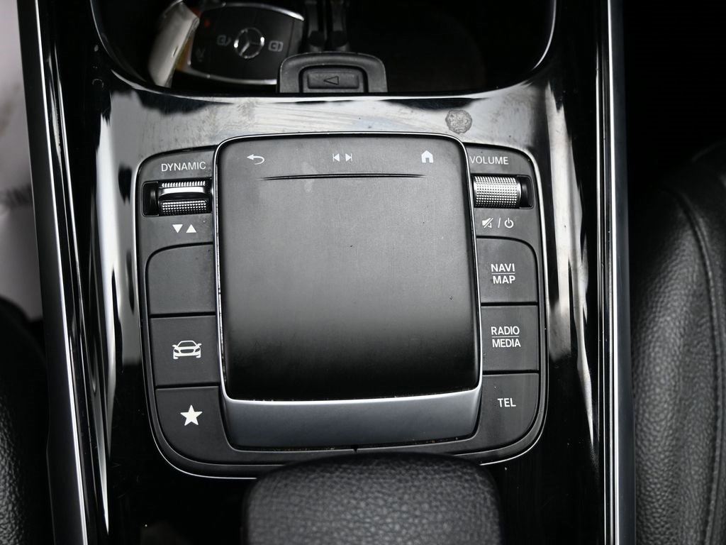 Used 2022 Mercedes-Benz GLB 250 w/ Premium Package Lite image 33