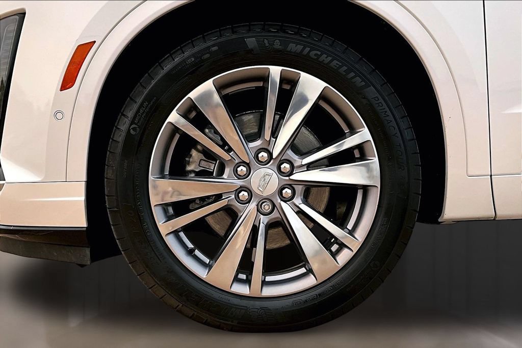 Used 2025 Cadillac XT6 Premium Luxury w/ Platinum Package AWD/4WD image 8