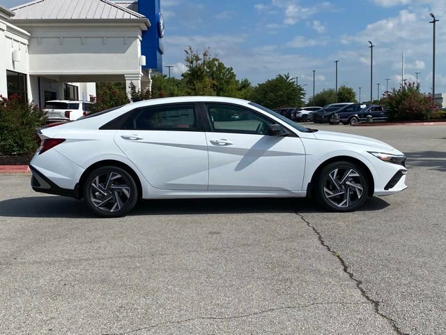 New 2025 Hyundai Elantra SEL image 9