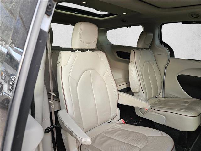 Used 2019 Chrysler Pacifica Limited w/ Tire & Wheel Group image 22
