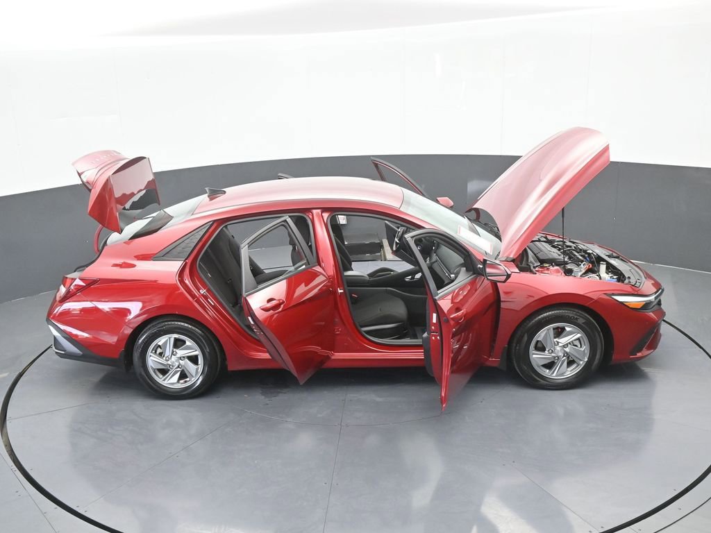 Used 2024 Hyundai Elantra SE FWD image 62