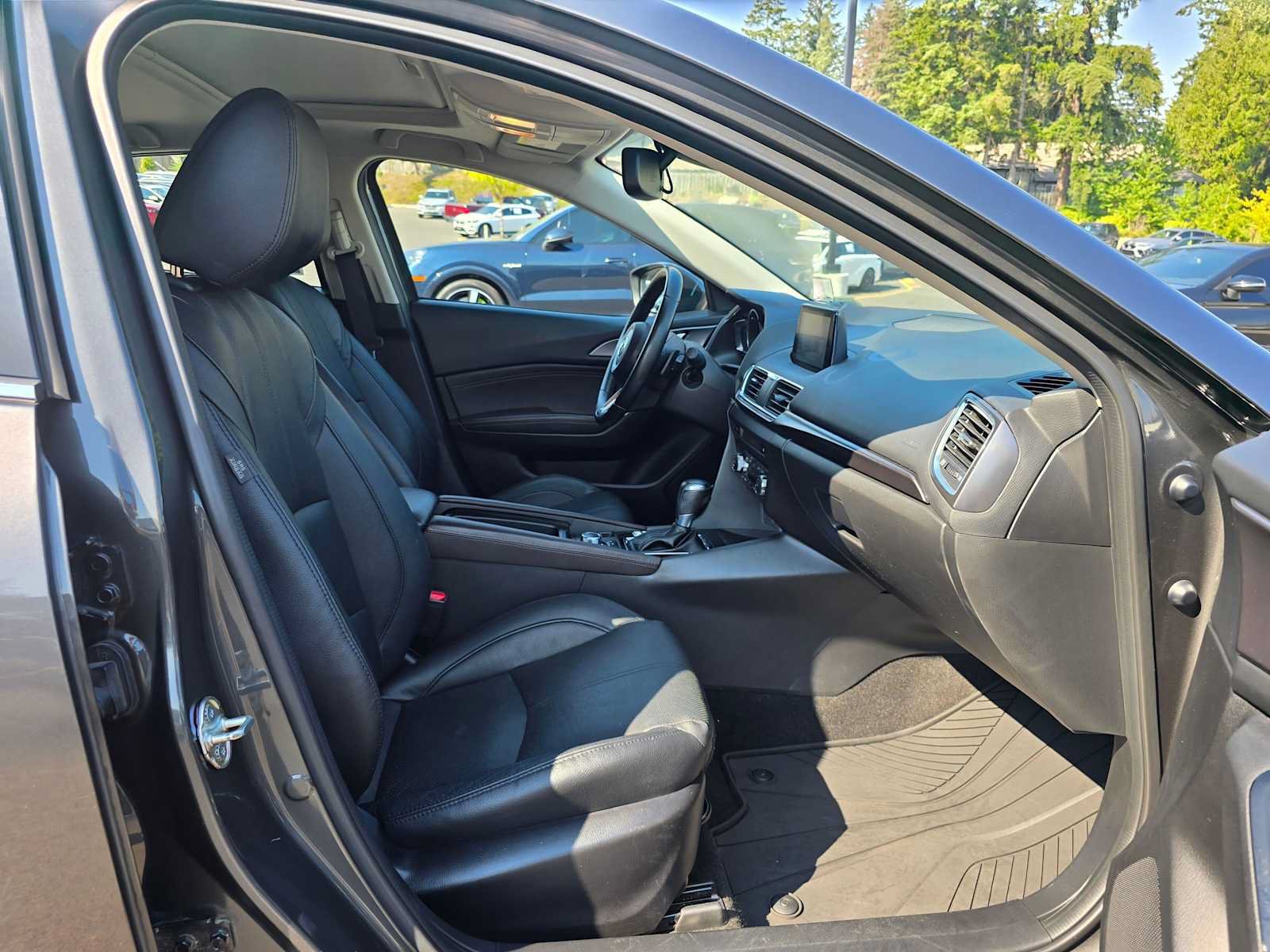 Used 2017 MAZDA MAZDA3 Grand Touring w/ Premium Equipment Package FWD image 11
