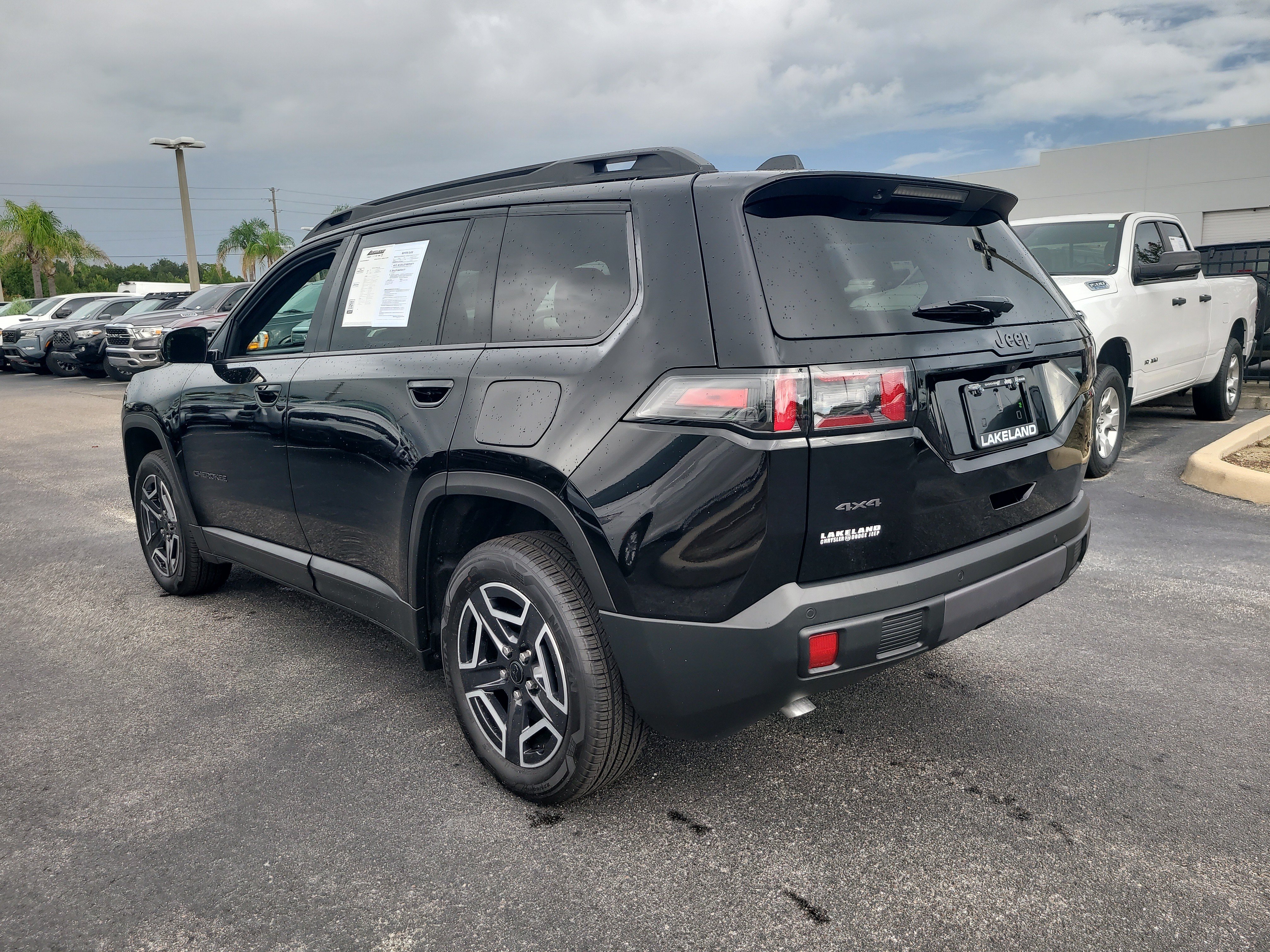 Used 2026 Jeep Cherokee Laredo AWD/4WD image 6