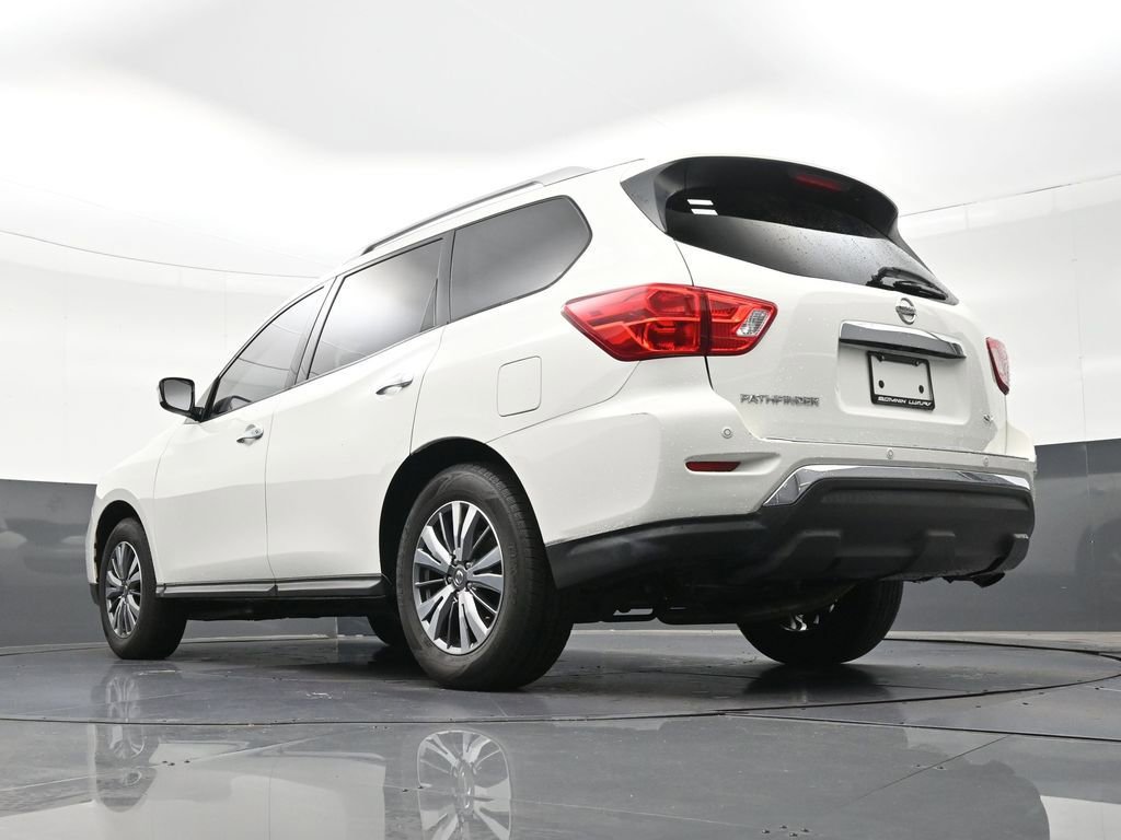 Used 2020 Nissan Pathfinder SV image 25