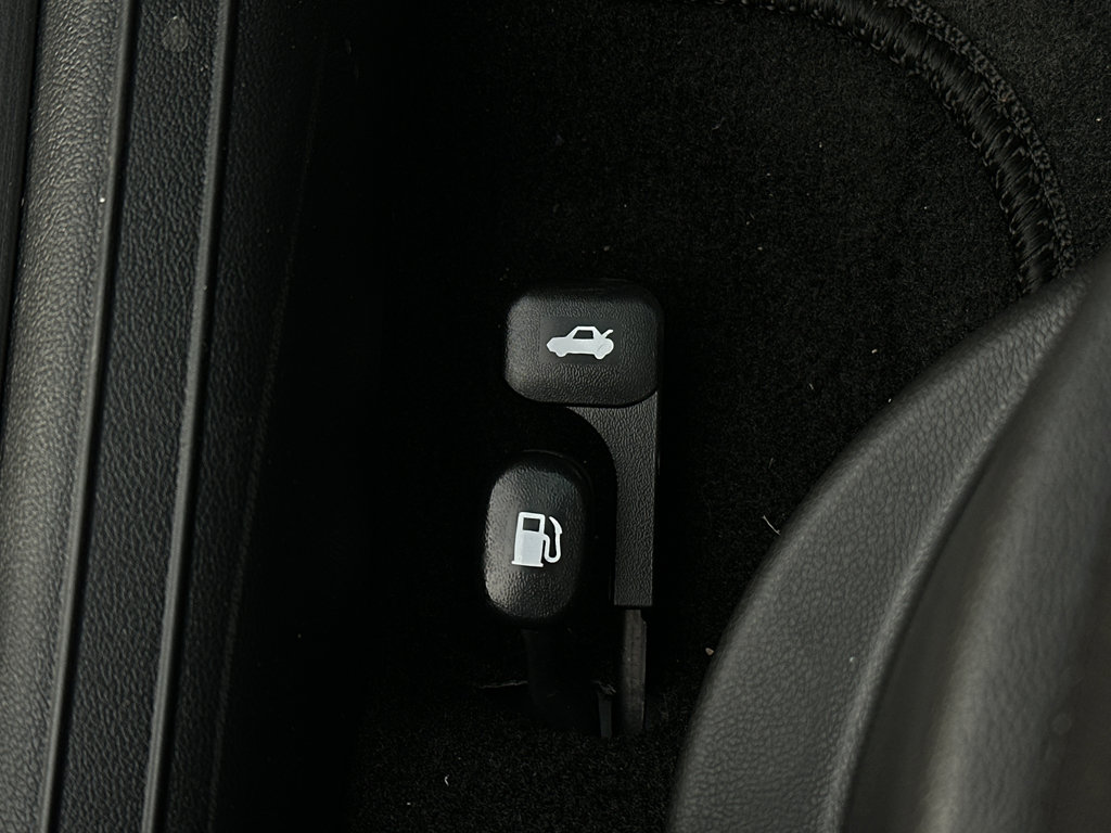 New 2025 Hyundai Elantra Sport image 13