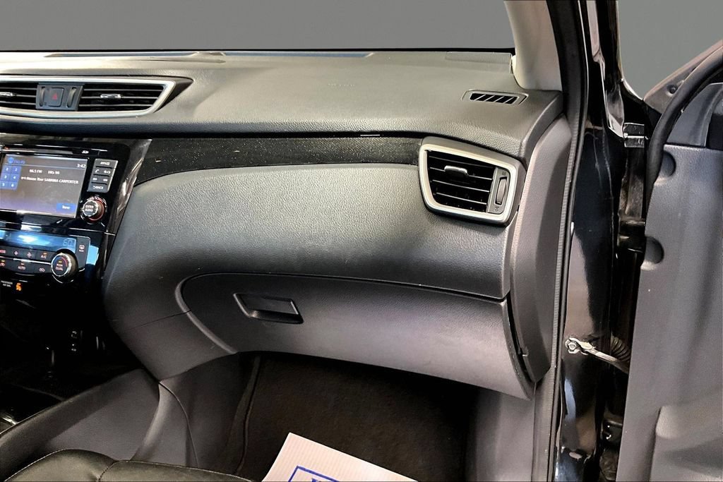 Used 2016 Nissan Rogue SL FWD image 15
