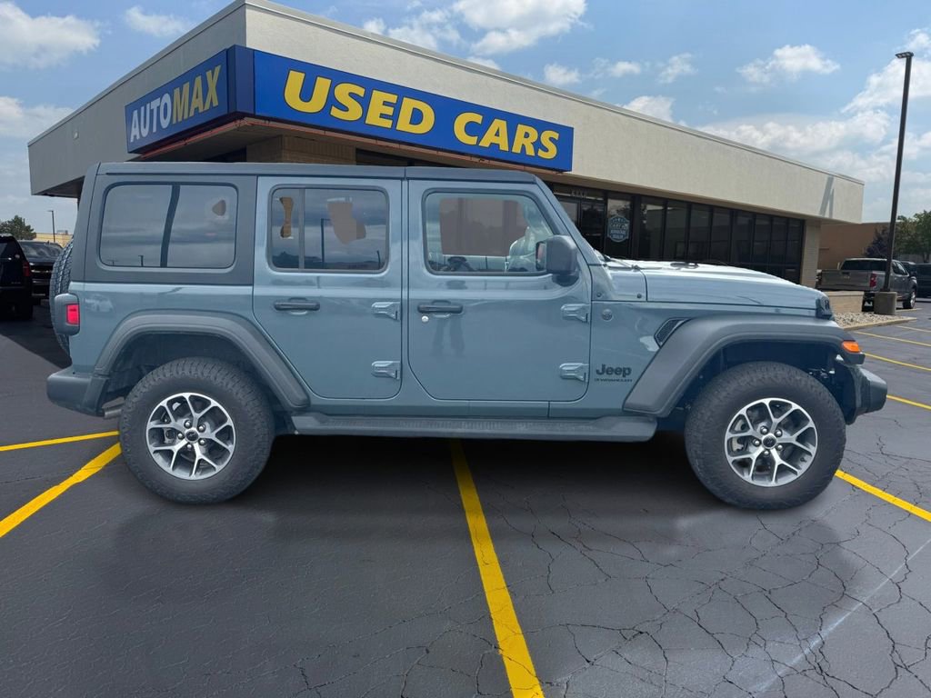 Used 2024 Jeep Wrangler Unlimited Sport AWD/4WD image 2