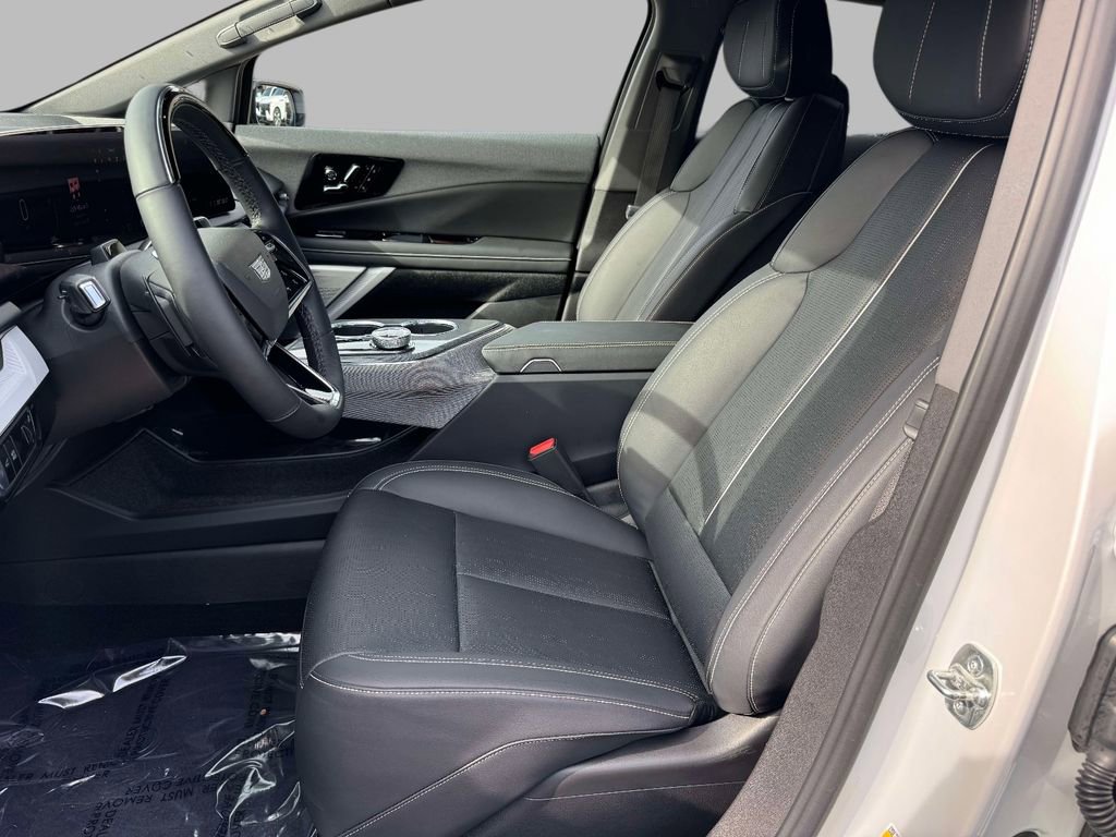 Used 2025 Cadillac Optiq Luxury 2 w/ LPO, Floor Liner Package AWD/4WD image 2
