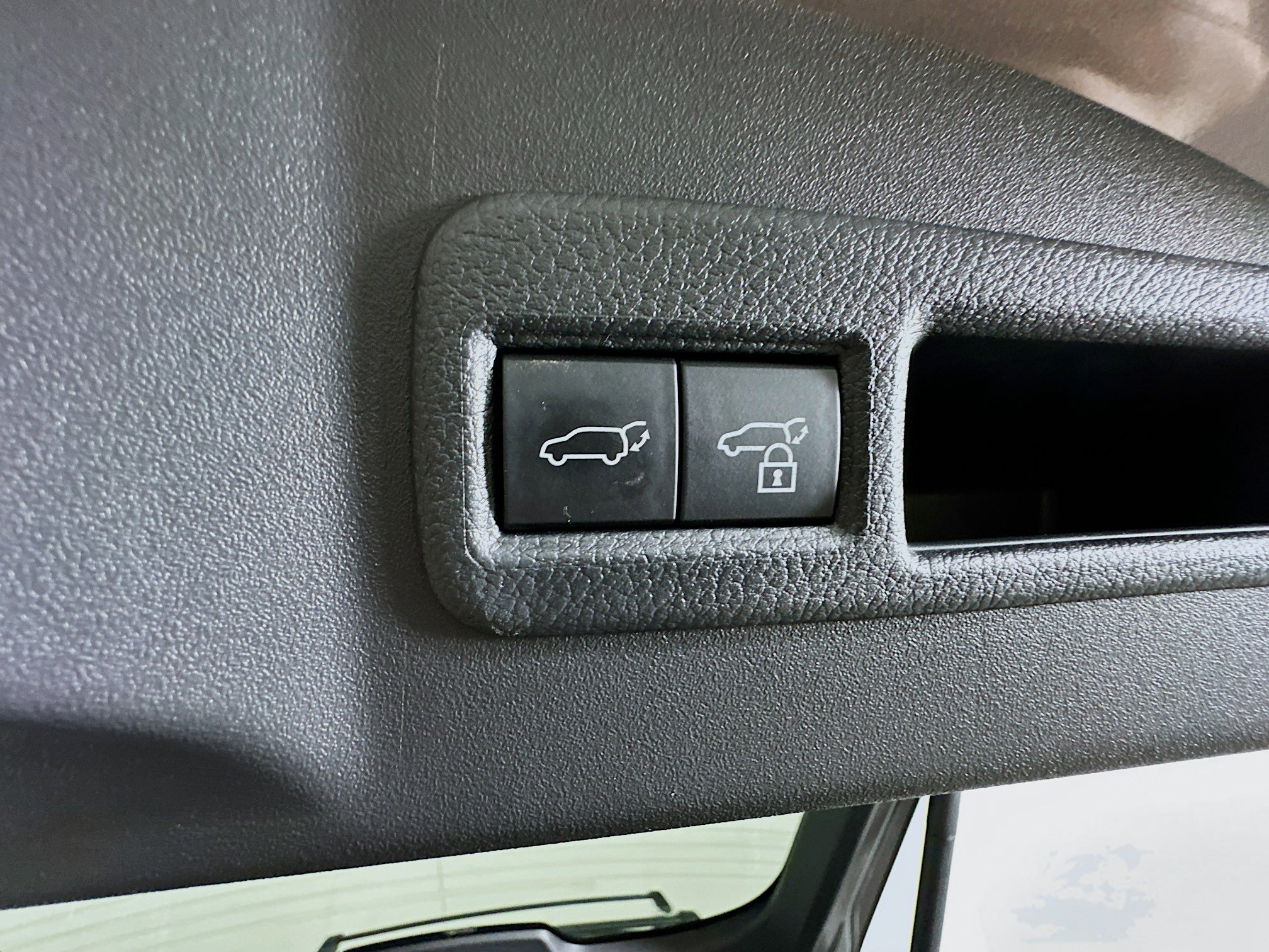 Used 2025 Toyota bZ4X FWD image 30