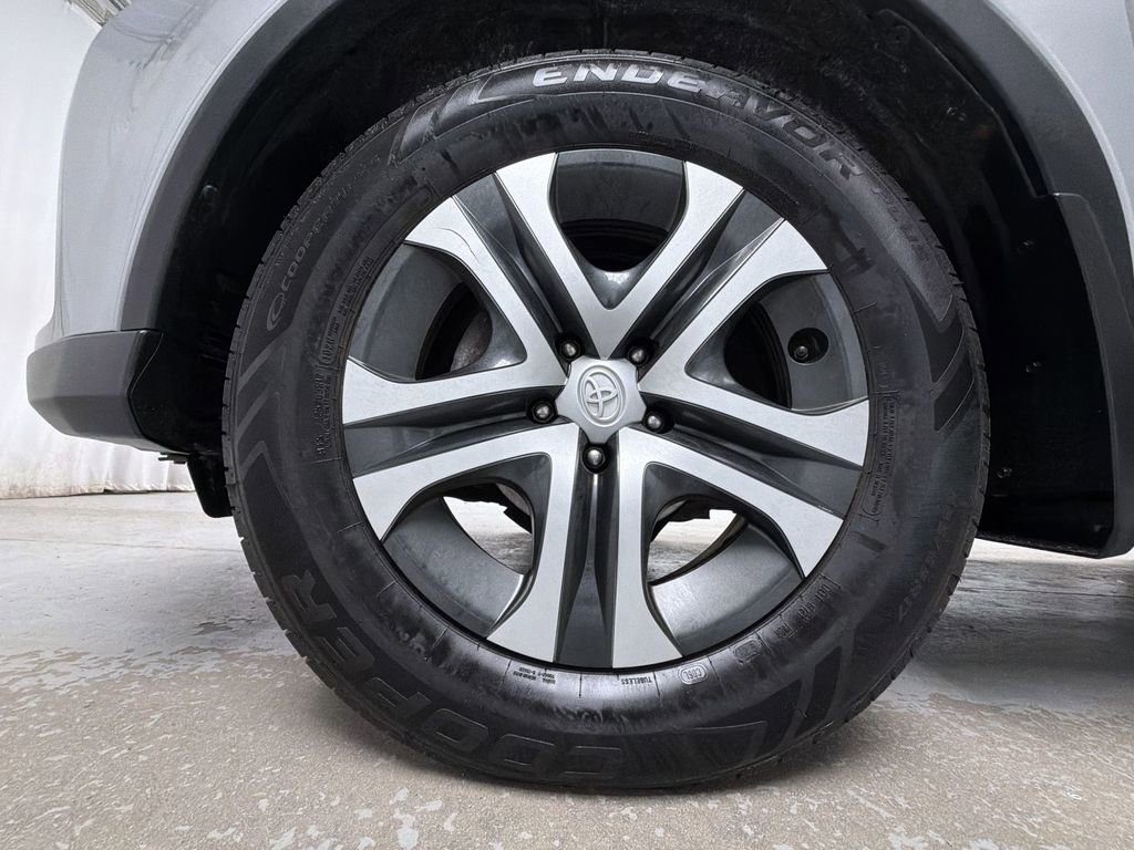 Used 2018 Toyota RAV4 LE w/ Carpet Mat Package image 14