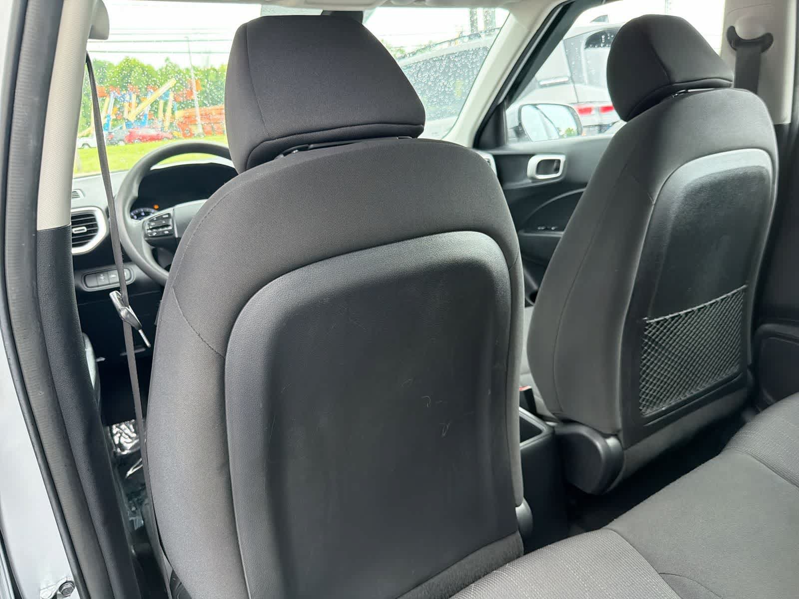 Used 2022 Hyundai Venue SE FWD image 19