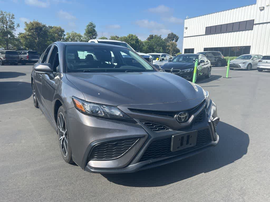 Used 2023 Toyota Camry SE FWD image 1