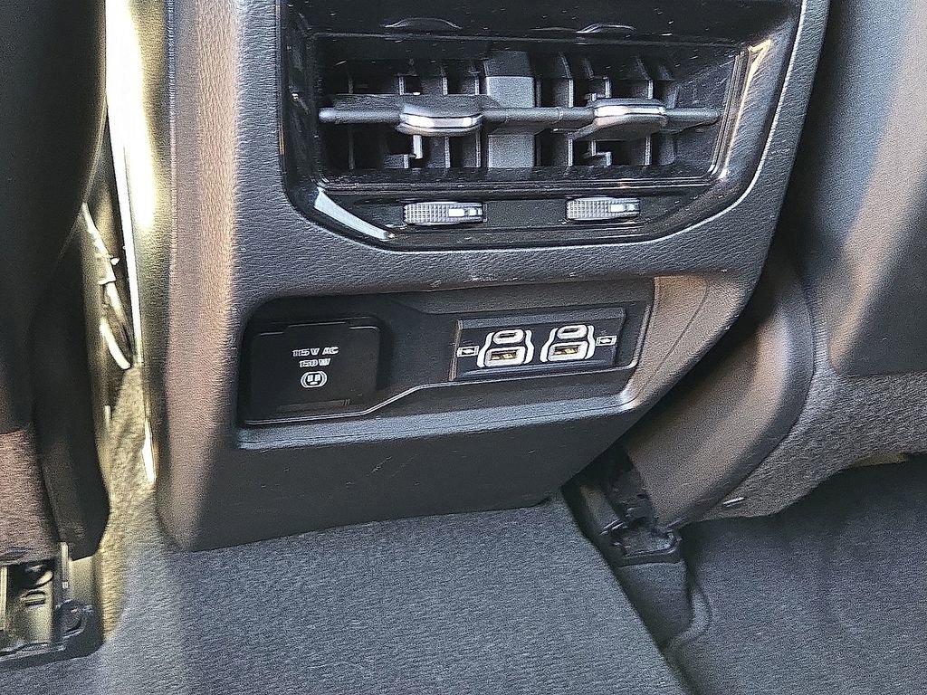 Used 2023 Jeep Grand Cherokee Altitude RWD image 16