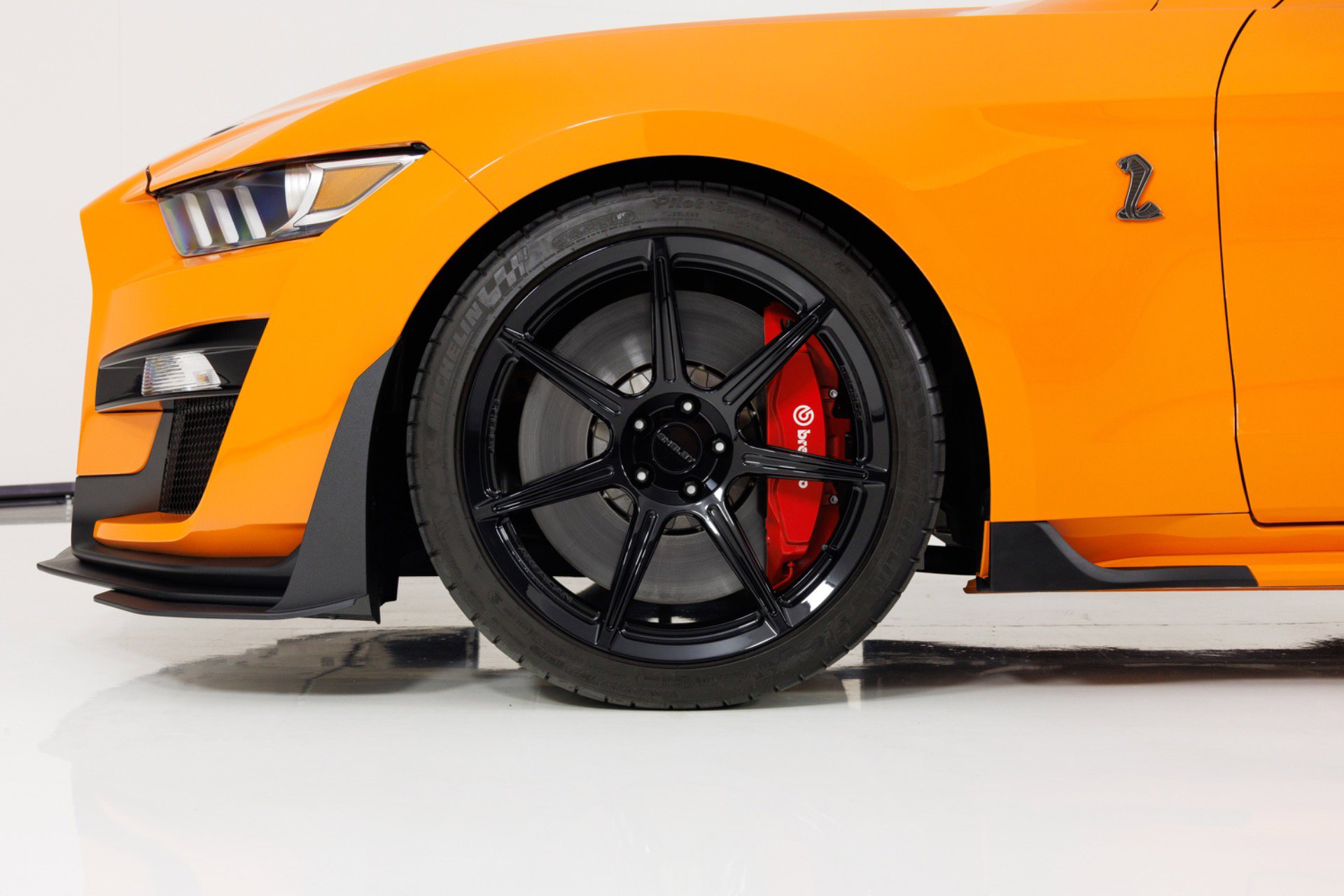 Used 2021 Ford Mustang Shelby GT500 w/ Carbon Fiber Track Pack RWD image 9