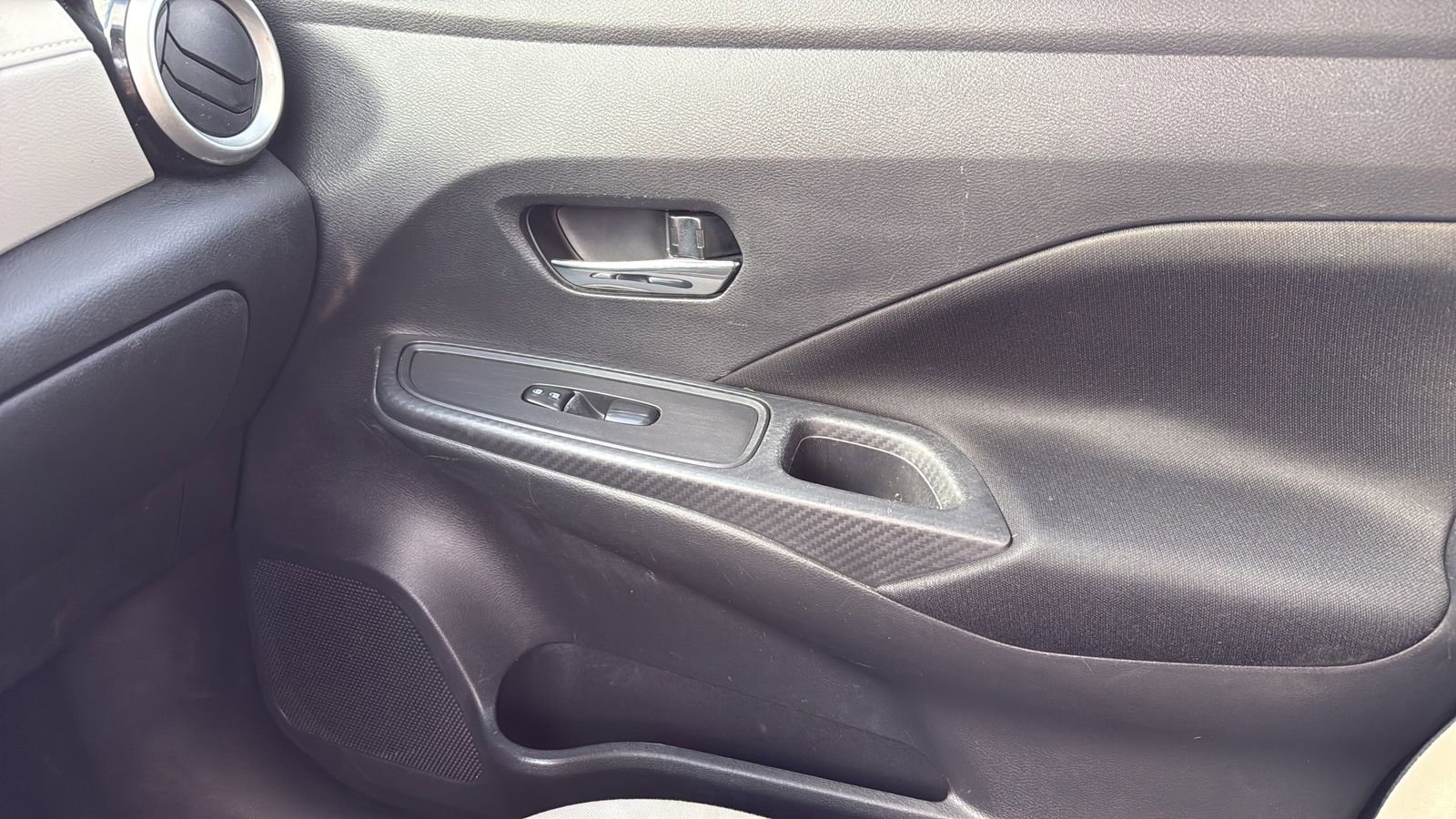 Used 2021 Nissan Versa SV FWD image 17