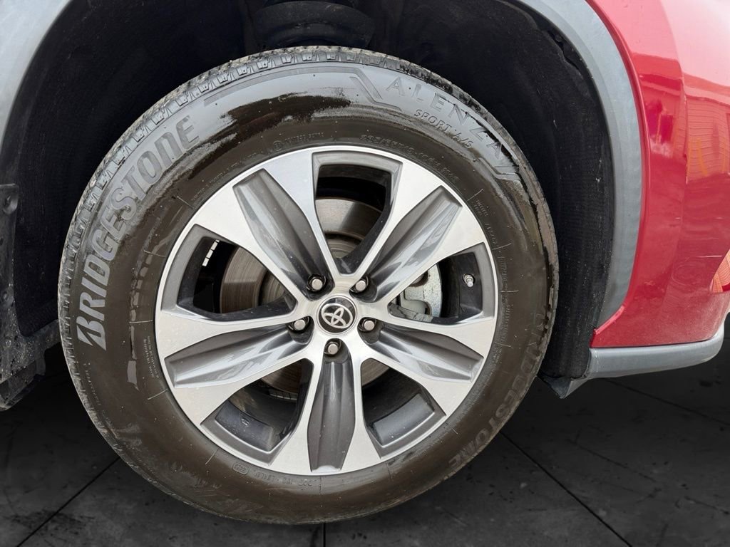 Used 2021 Toyota Highlander XLE image 30