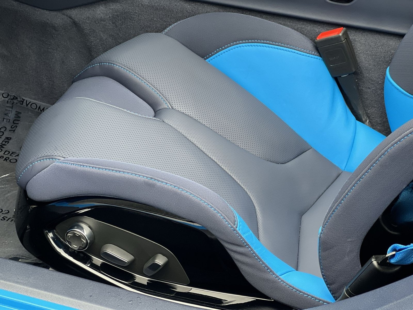 Used 2024 Chevrolet Corvette Stingray Premium Cpe w/ Z51 Performance Package RWD image 19