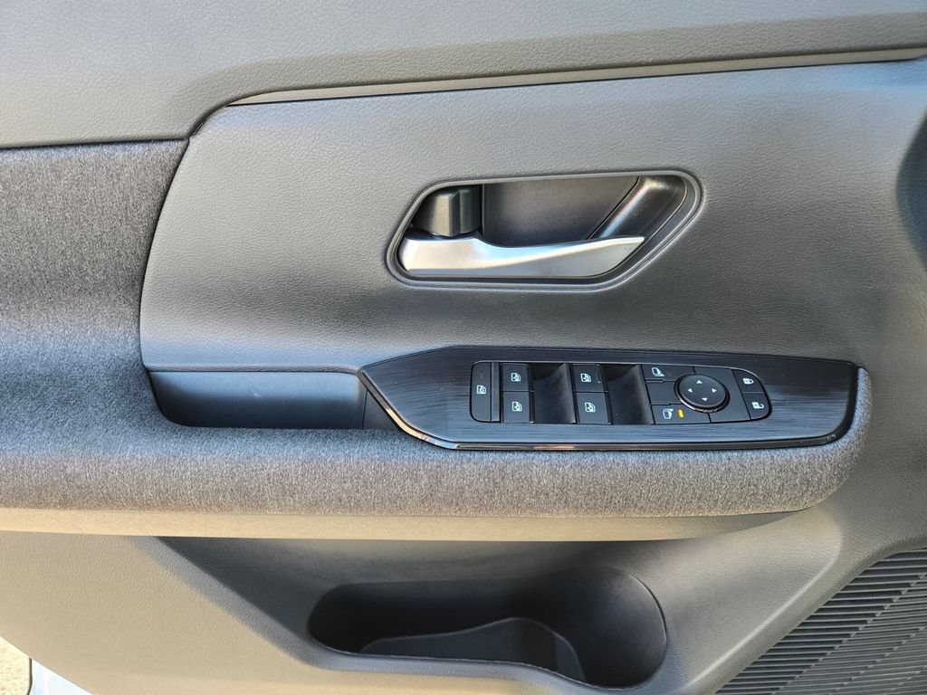 Certified 2025 Nissan Kicks SV FWD image 21