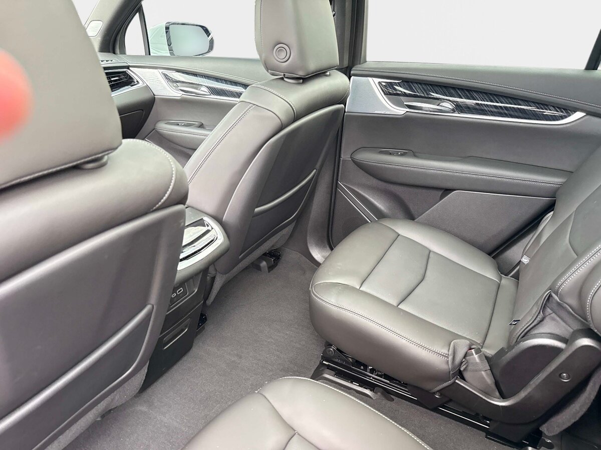 Used 2025 Cadillac XT6 Premium Luxury w/ Technology Package AWD/4WD image 14