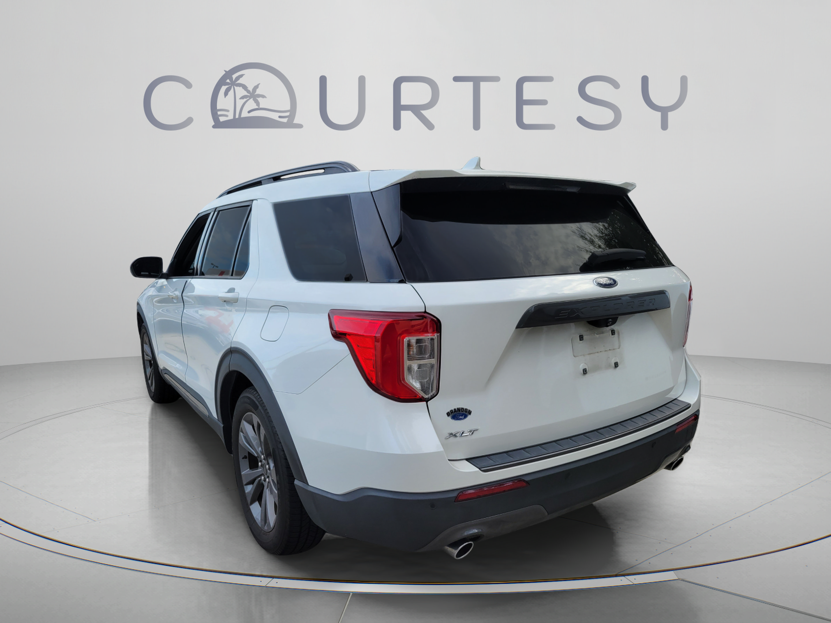Used 2021 Ford Explorer XLT w/ Equipment Group 202A RWD image 2
