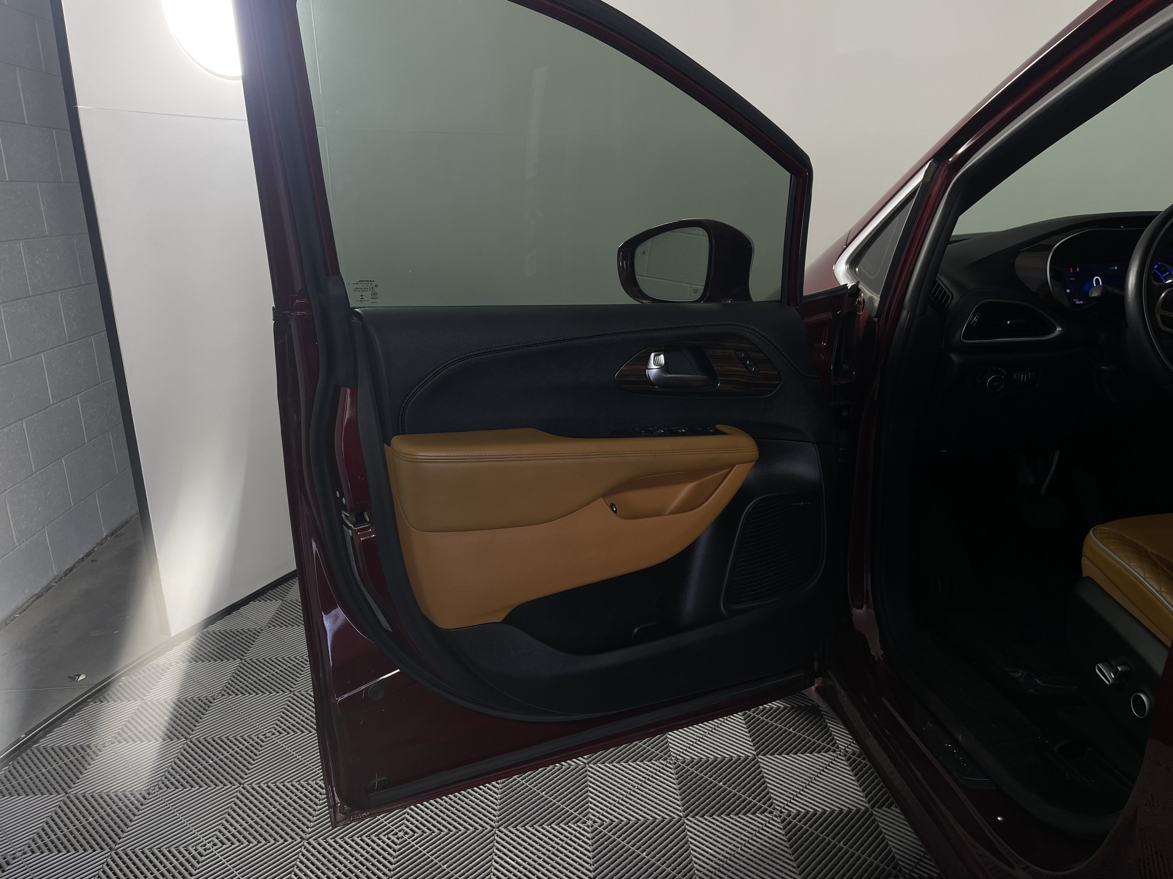 Used 2021 Chrysler Pacifica Pinnacle FWD image 14