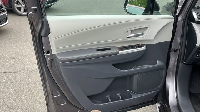 Certified 2021 Toyota Sienna XLE AWD/4WD image 9