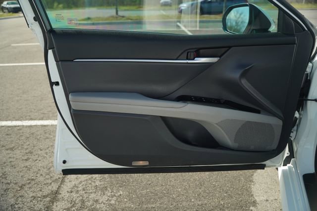 Used 2018 Toyota Camry LE image 13
