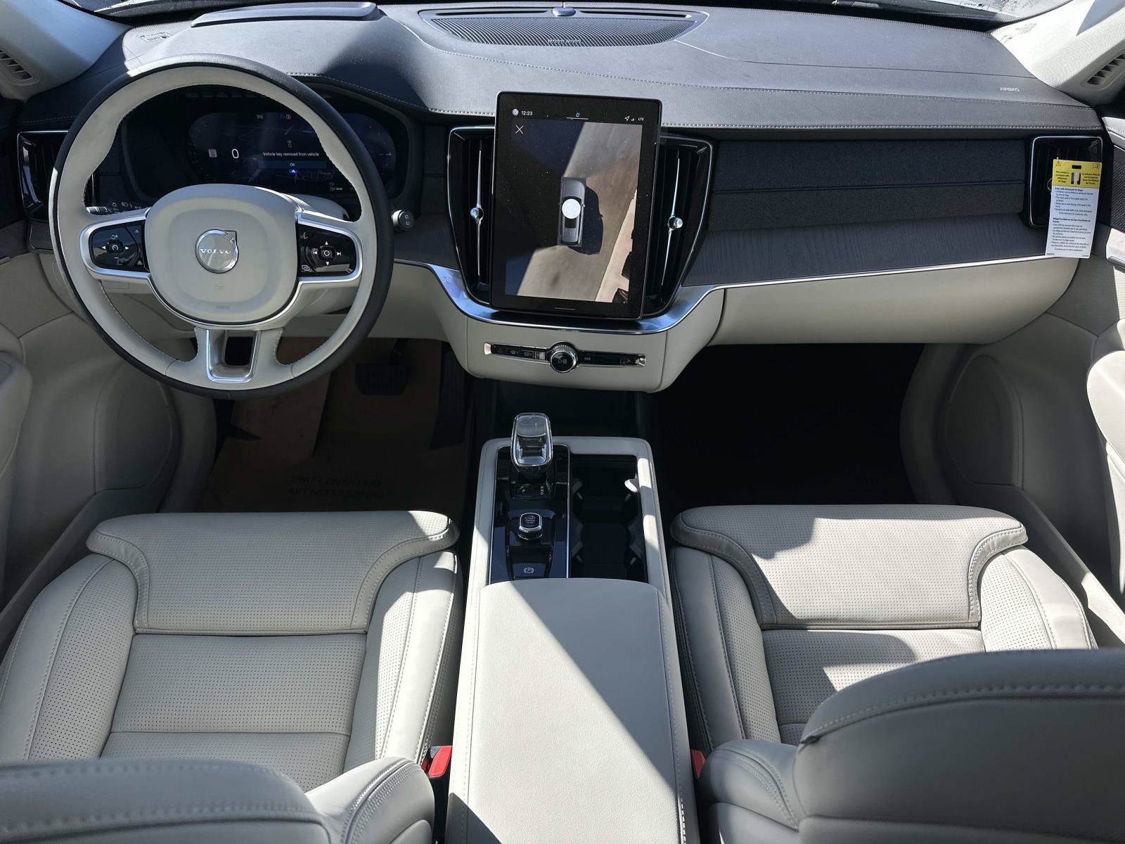 New 2026 Volvo XC90 T8 Ultra w/ Protection Package Premier AWD/4WD image 7