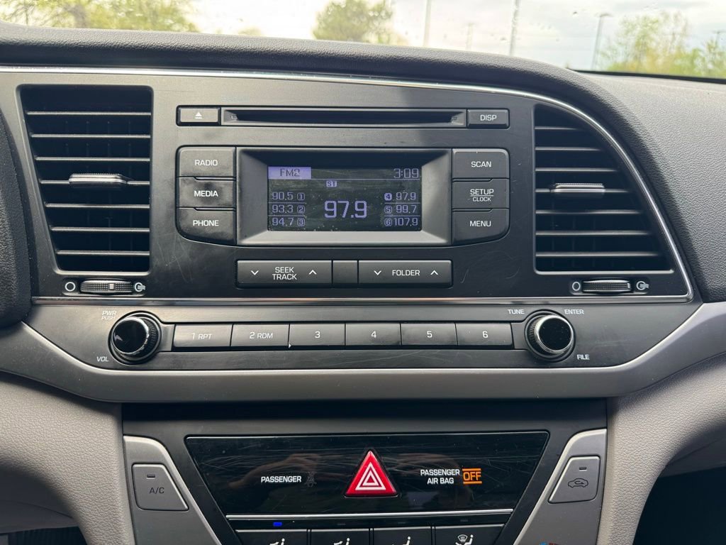 Used 2018 Hyundai Elantra SE image 27