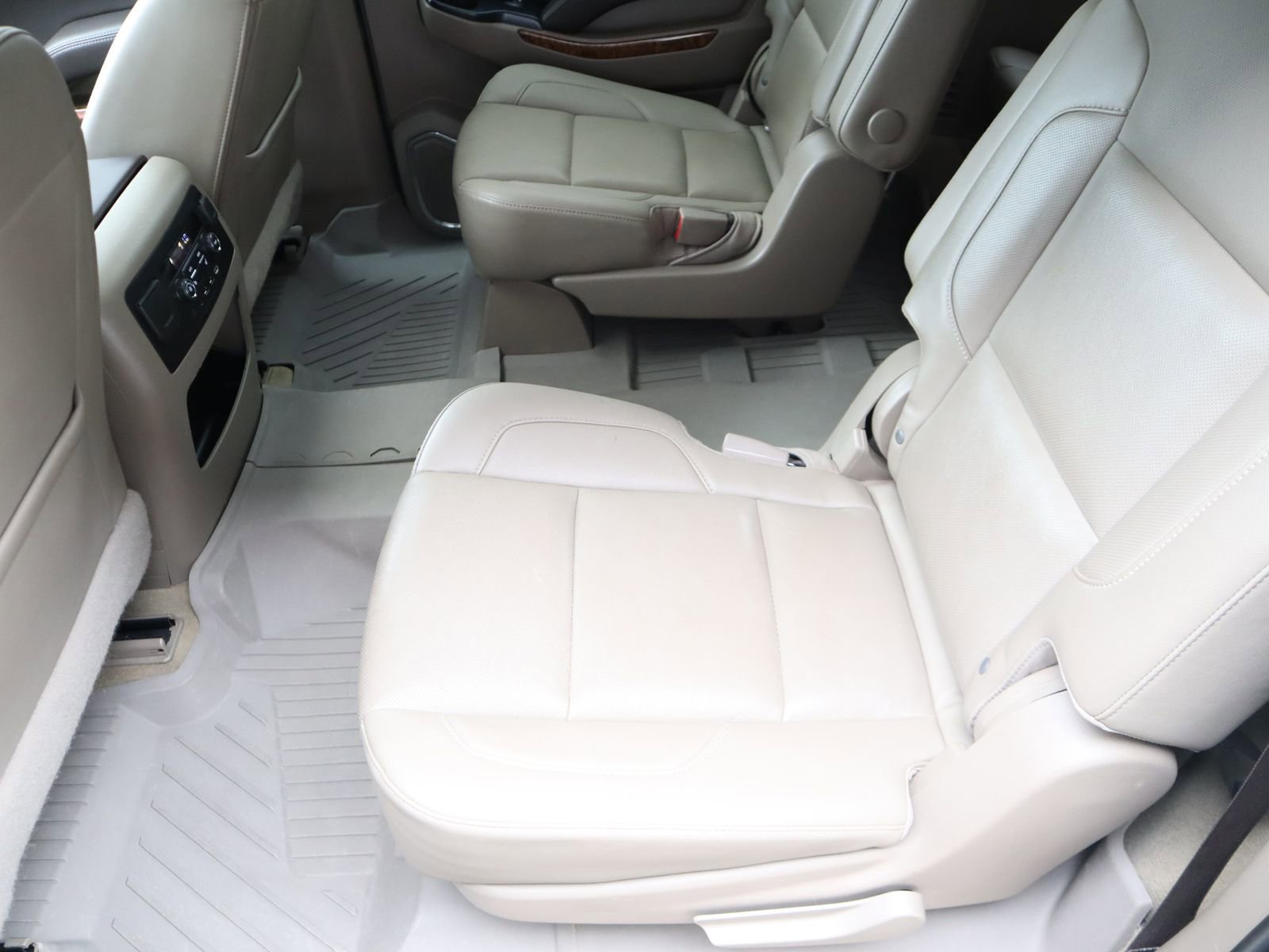 Used 2019 Chevrolet Suburban Premier AWD/4WD image 47