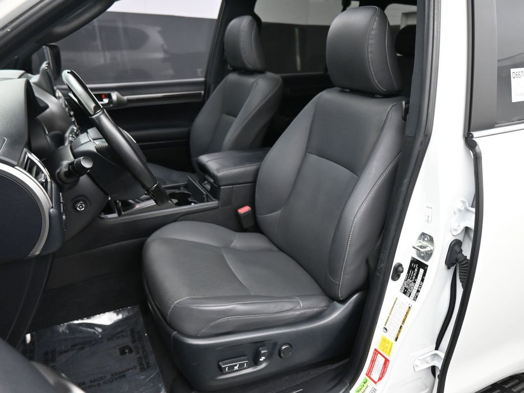 Used 2023 Lexus GX 460 Premium w/ Accessory Package image 16