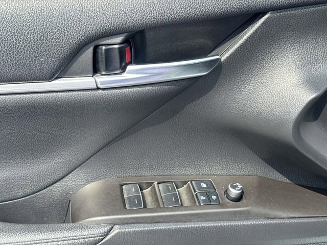 Used 2022 Toyota Camry XSE FWD image 17