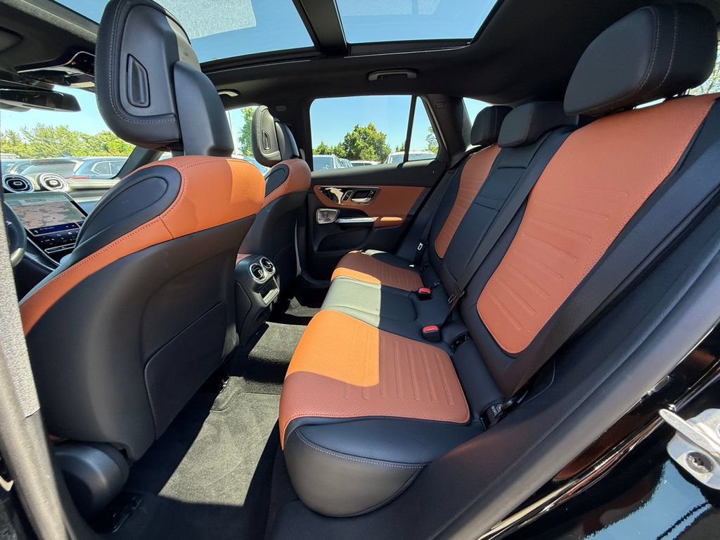 Used 2025 Mercedes-Benz GLC 300 4MATIC image 23
