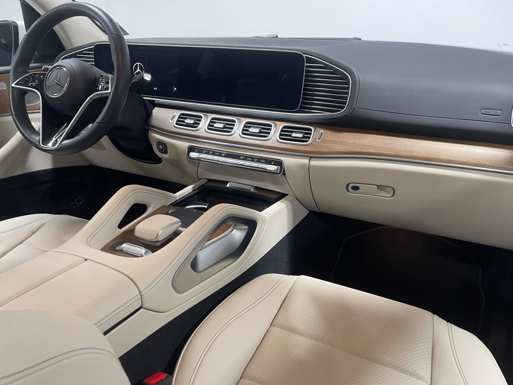 Used 2024 Mercedes-Benz GLS 450 4MATIC image 28