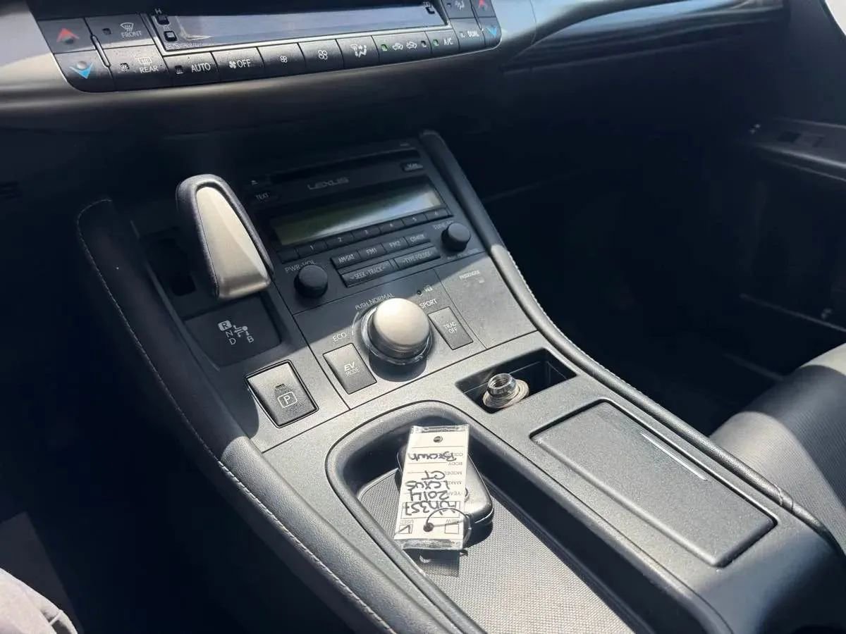 Used 2014 Lexus CT 200h FWD image 17