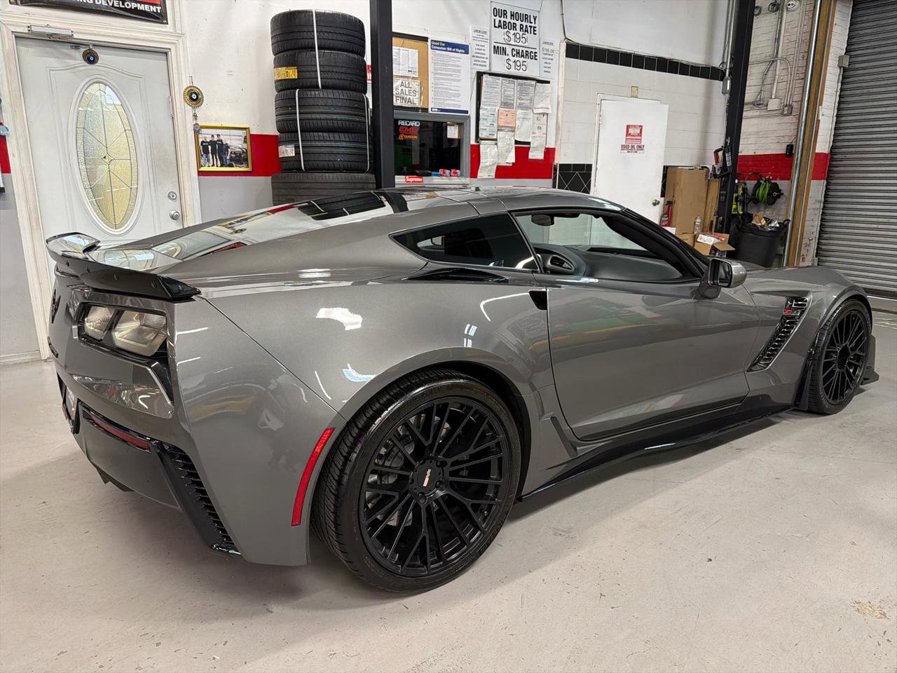 Used 2015 Chevrolet Corvette Z06 w/ 3LZ Preferred Equipment Group image 5