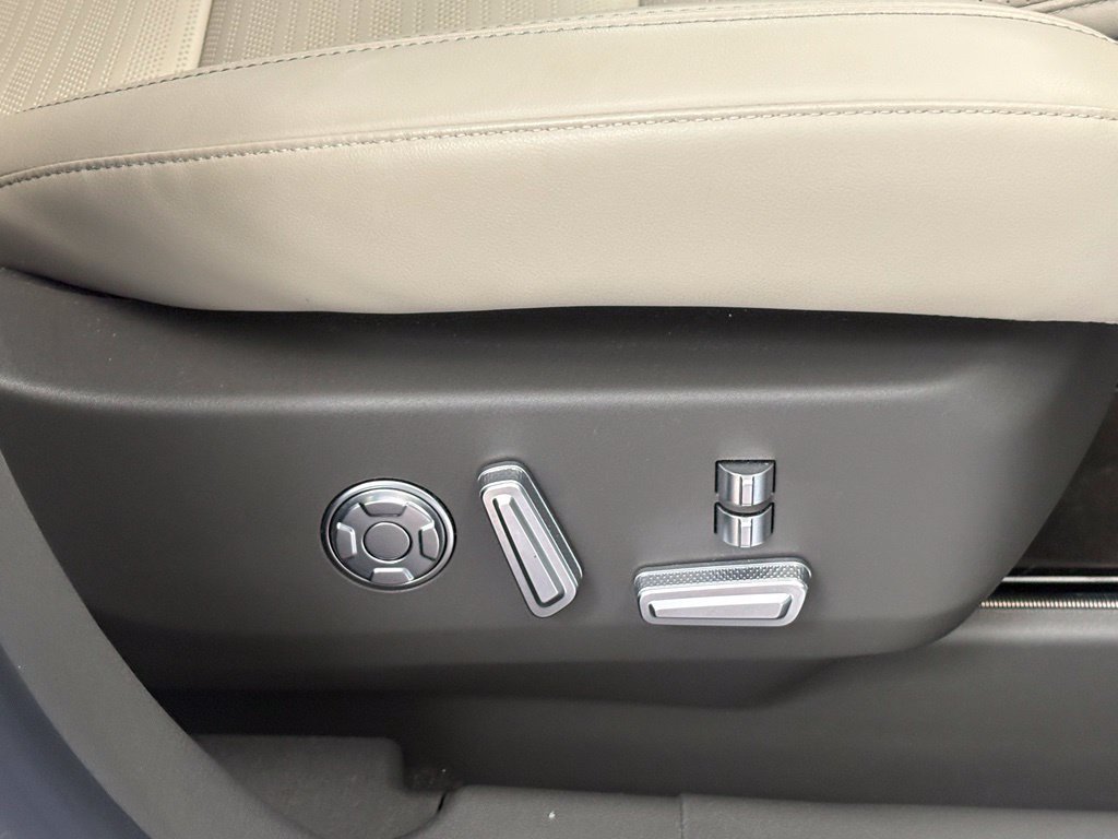 Used 2024 Lincoln Nautilus Reserve w/ Equipment Group 203A AWD/4WD image 40