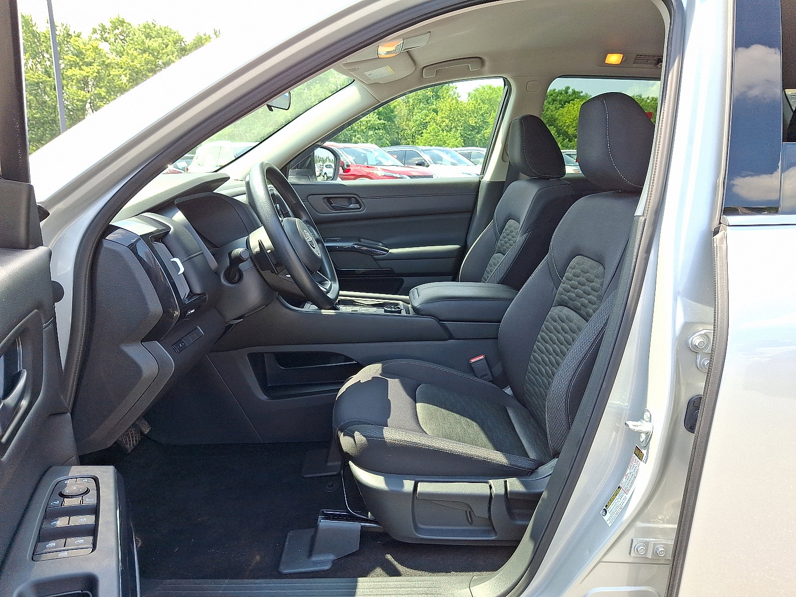 Certified 2024 Nissan Pathfinder S image 17