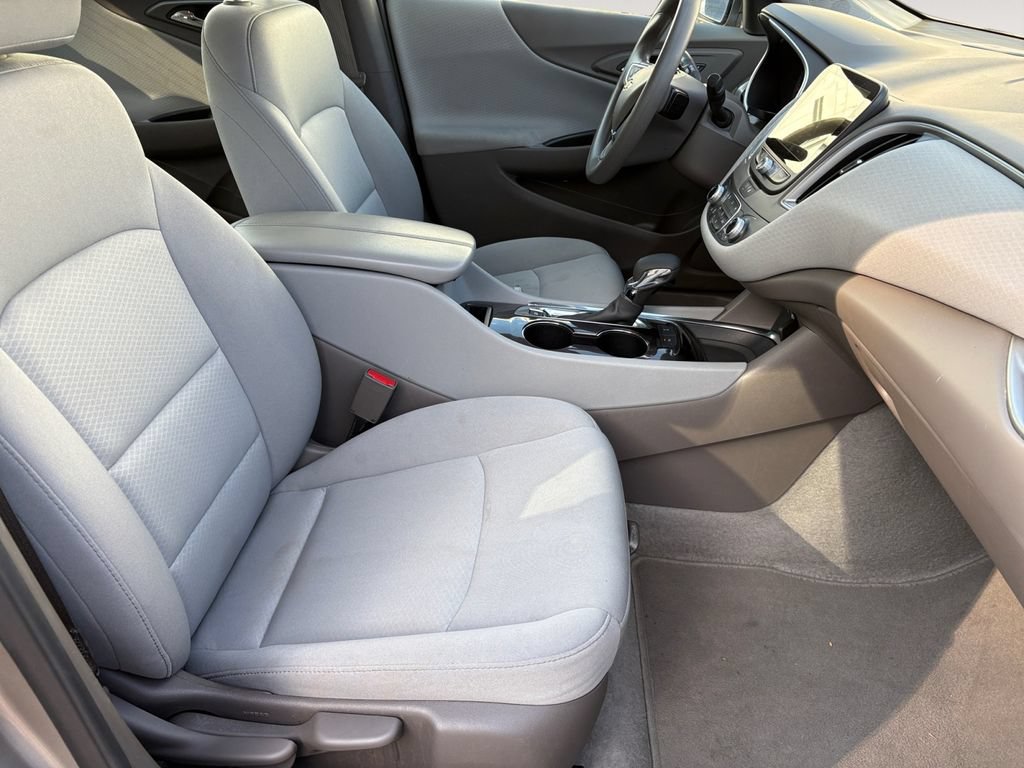 Used 2025 Chevrolet Malibu LT FWD image 15