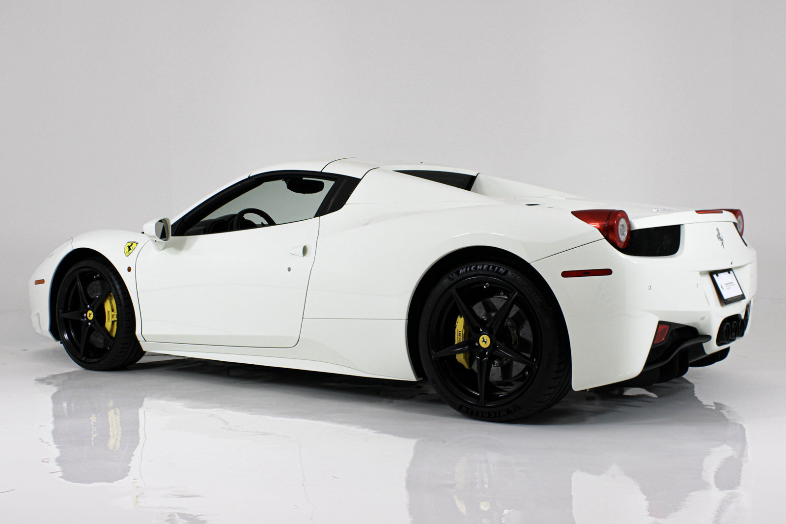 Used 2015 Ferrari 458 Spider RWD image 7