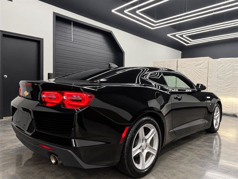 Used 2021 Chevrolet Camaro LT RWD image 5