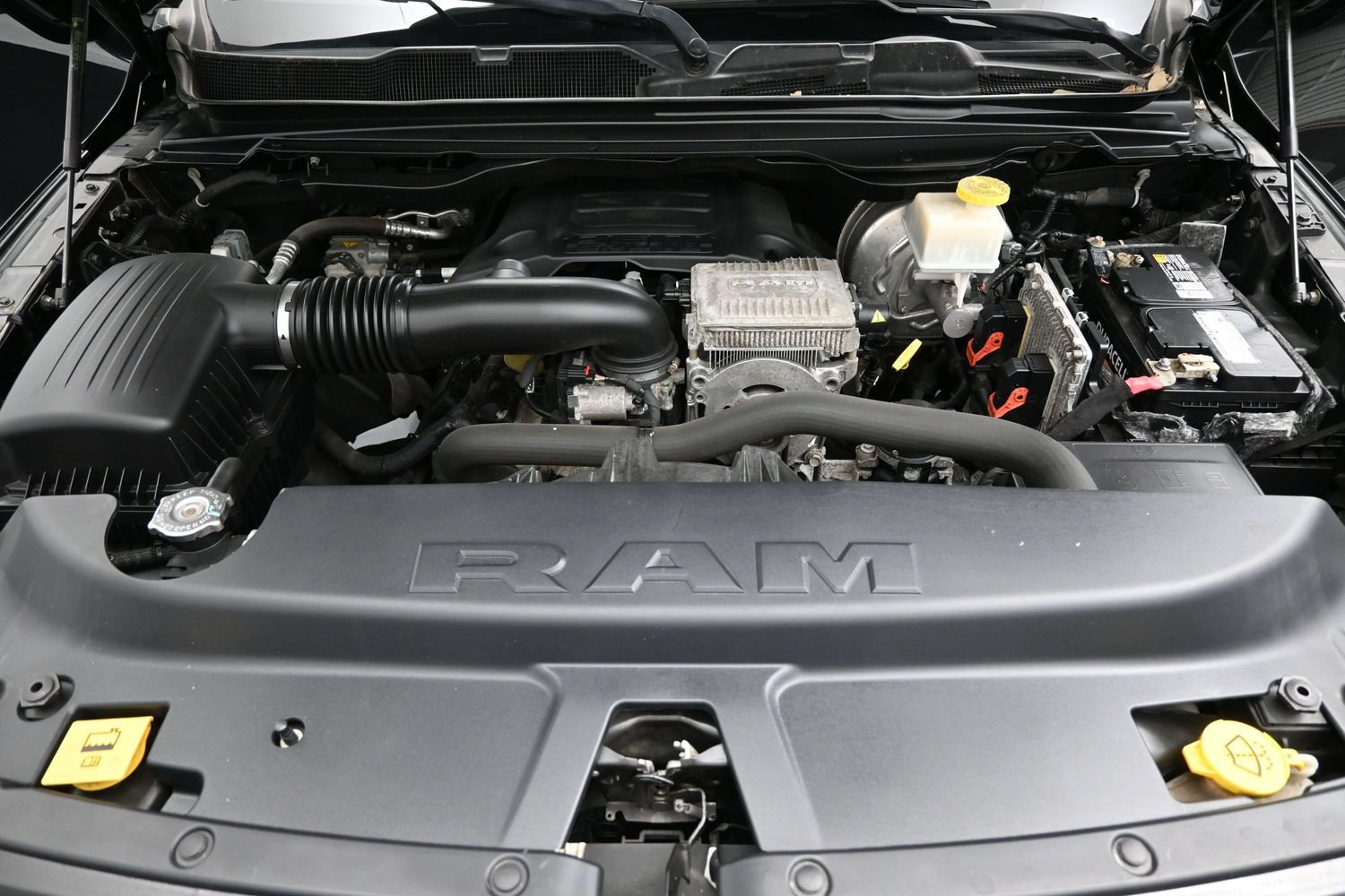 Used 2020 RAM 1500 Limited w/ Black Appearance Package AWD/4WD image 8