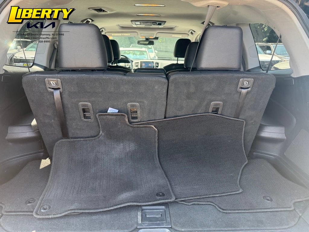 Used 2017 Honda Pilot Touring image 11