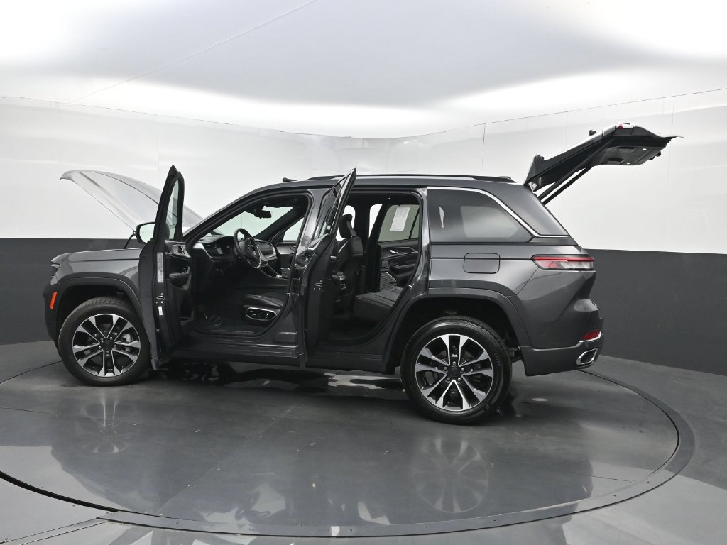 Used 2022 Jeep Grand Cherokee Overland w/ Luxury Tech Group IV RWD image 43