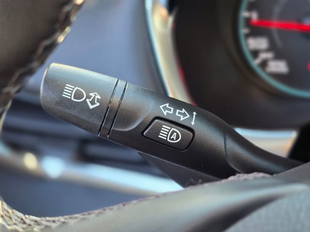 Used 2023 Chevrolet Traverse LT image 36