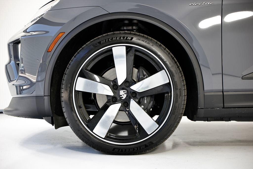 New 2026 Porsche Macan 4 Electric image 13