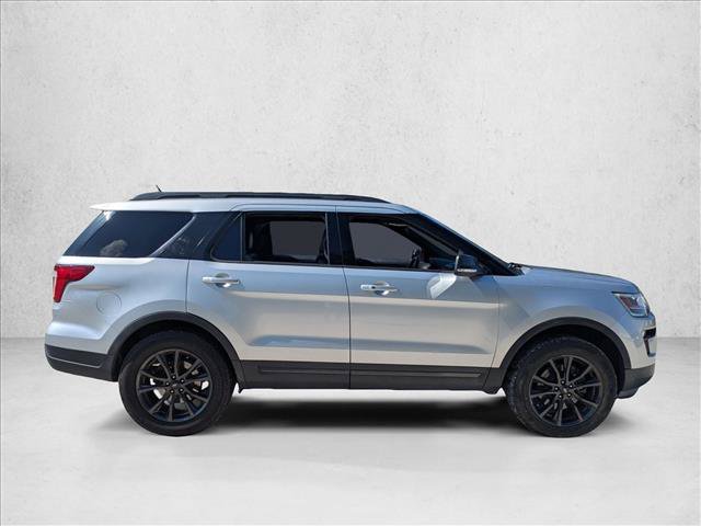 Used 2018 Ford Explorer XLT w/ Equipment Group 202A FWD image 4