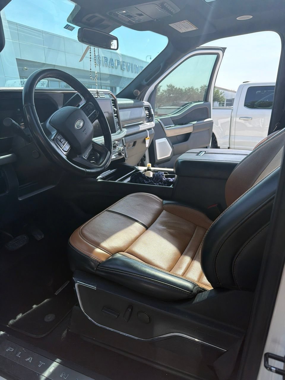 Used 2023 Ford F250 Platinum w/ FX4 Off-Road Package AWD/4WD image 3
