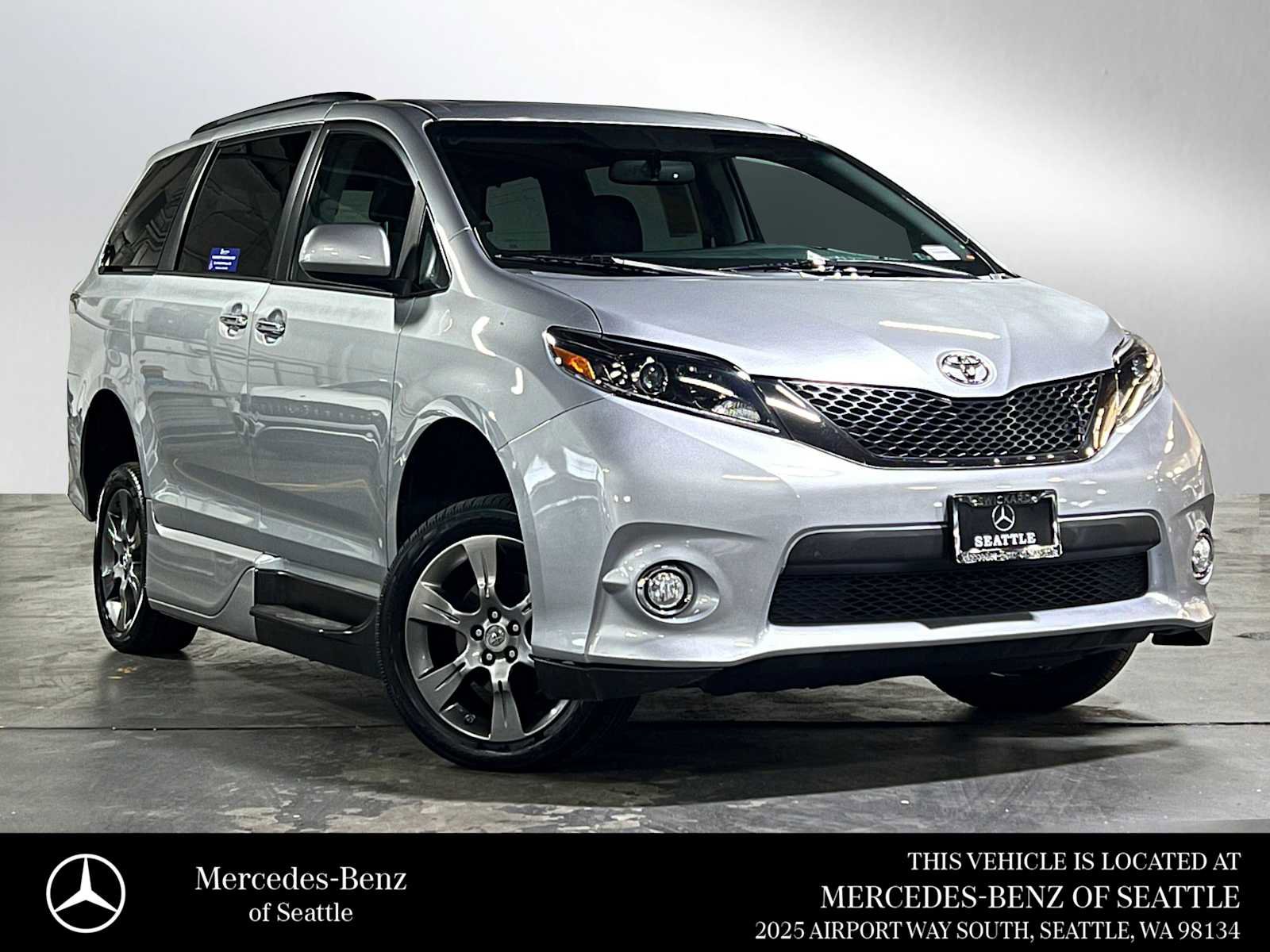 Used 2015 Toyota Sienna SE w/ SE Preferred Package FWD image 1