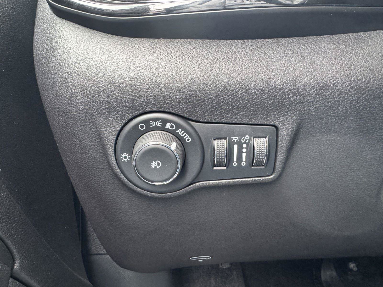 Used 2025 Jeep Compass Limited w/ High Altitude Package AWD/4WD image 23